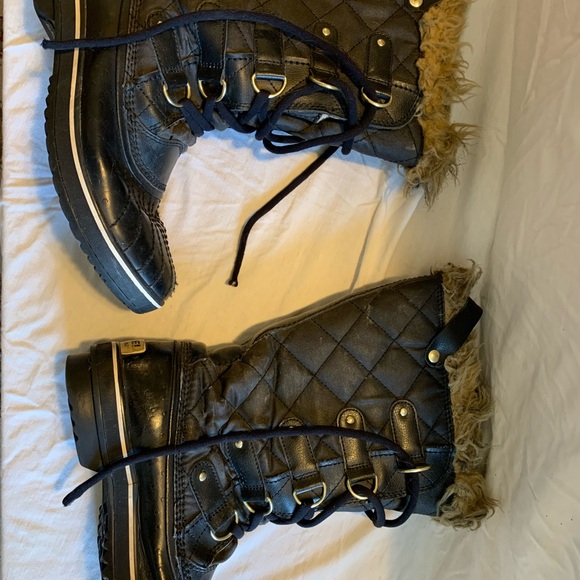 Sorel waterproof boots - Picture 3 of 9
